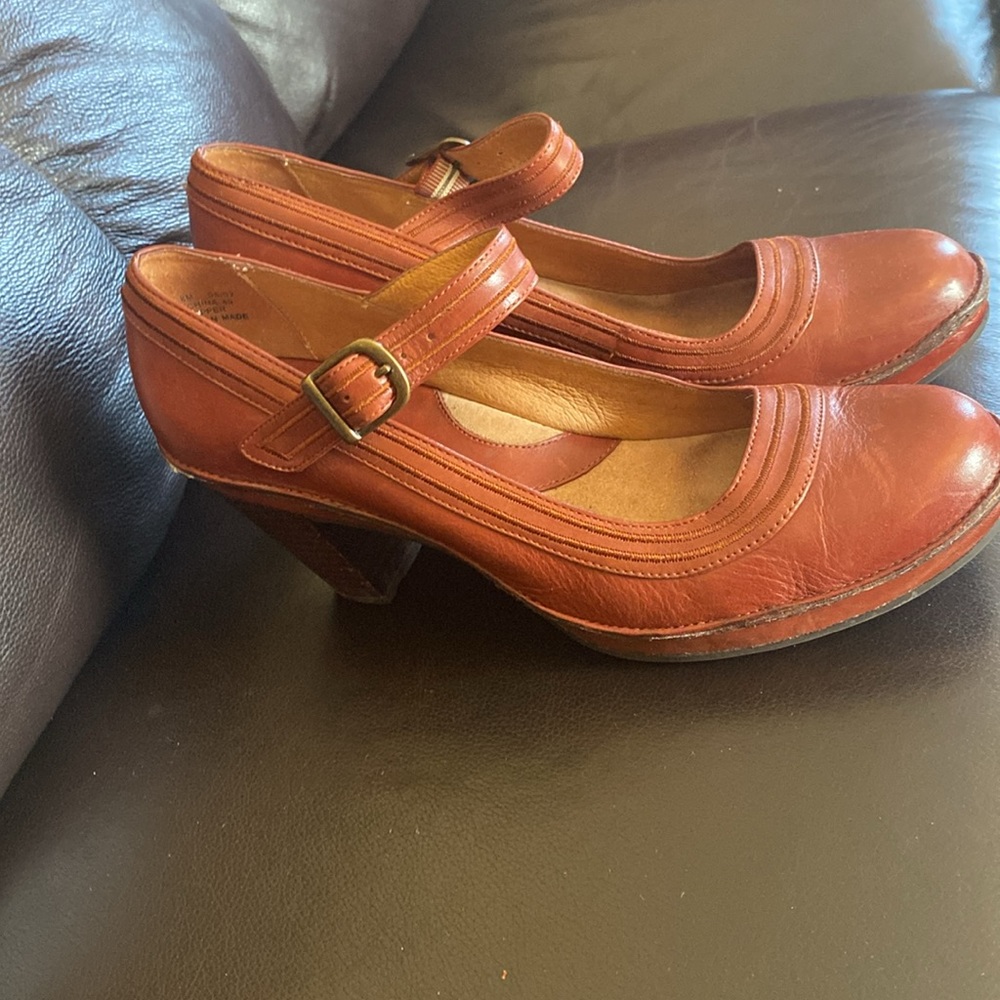 Shoes - Picture 4 of 11